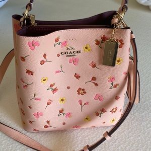 Town bucket bag with mystical floral print and wallet